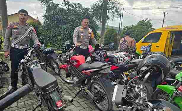 Sat Lantas Polres Simalungun Tindak 22 Kendaraan Berknalpot Blong di Sondi Raya