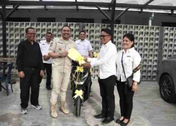 Jawab Pertanyaan Bupati Pakpak Bharat, Indra Bengawan Pasaribu Dapat Hadiah Satu Unit Sepeda Motor