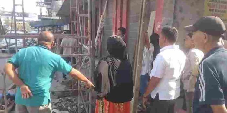 Pemagaran Seng Eks Pasar Kisaran Gagal, Pengacara Tri Purnowidodo Tegaskan ke Warga Jika Berlanjut Akan Ada Tuntutan Hukum