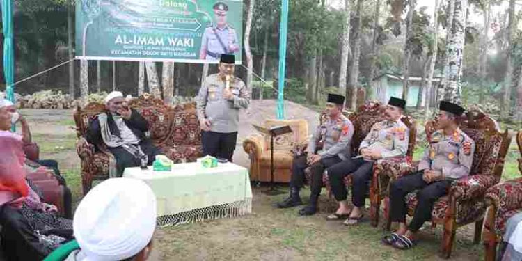 Kapolres Simalungun Bersilaturahmi dengan Tokoh Agama dan Bansos di Pesantren Al Imam Waki