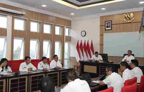 Pimpin Rapat Perdana, Bupati Pakpak Bharat Sampaikan Instruksi Presiden Nomor 1 Tahun 2025