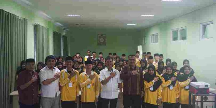 Polres Simalungun Berikan Materi Wawasan Kebangsaan Dalam LDK OSIM MAN Simalungun 2025