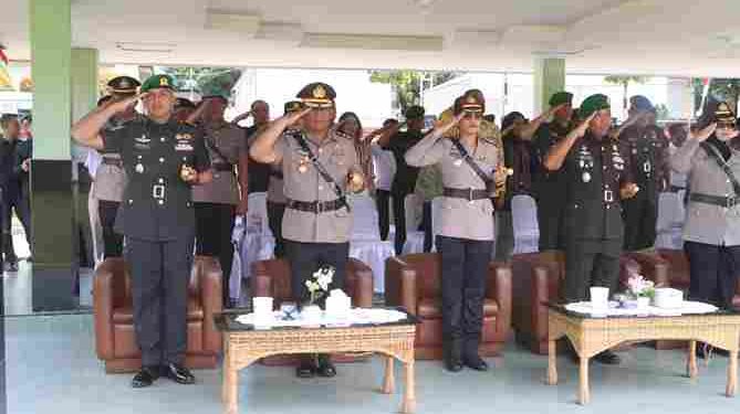 Kapolres Simalungun Hadiri Upacara Sertijab Komandan Yonif 122/Tombak Sakti, Wujud Sinergitas TNI-Polri