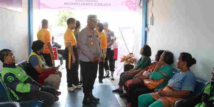 Kapolres Simalungun Gelar Pemeriksaan Kesehatan Gratis Untuk Driver Ojol dan Lansia Sambut HUT Bhayangkara ke-79