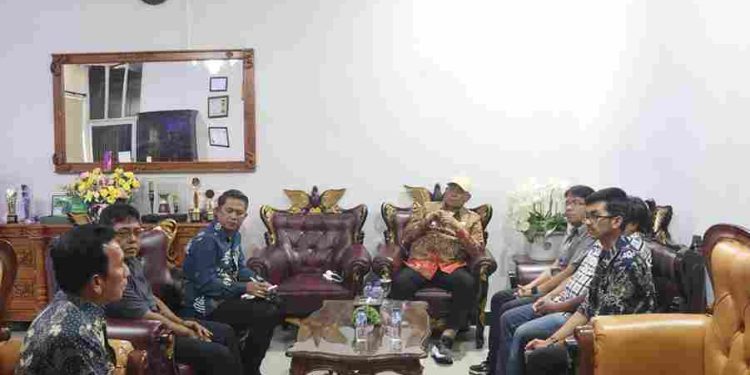 Wakil Bupati Dairi Hadiri Zoom Serah Terima Bantuan Kemasyarakatan Presiden Berupa Hewan Qurban Dalam Rangka Hari Raya Idul Adha 1446 Hijriah