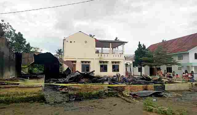 Si Jago Merah Menghanguskan Harapan: Polsek Balata Bergerak Cepat Selamatkan Korban Kebakaran