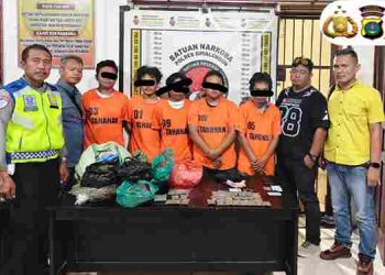Sat Narkoba Polres Simalungun Amankan Lima Orang Narkoba 2,5 Kg di Kawasan Wisata Danau Toba