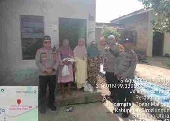 Wujudkan Kamtibmas Melalui Jum’at Barokah Polsek Perdagangan Salurkan Bantuan Sembako kepada 5 Warga Kurang Mampu Jelang HUT RI ke-80