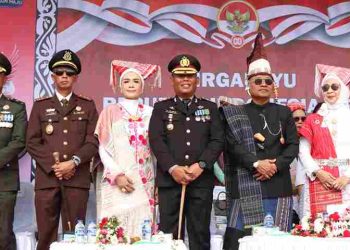 Kapolres Simalungun Didampingi Ketua Bhayangkari Hadiri Upacara HUT RI ke-80 dengan Penuh Makna