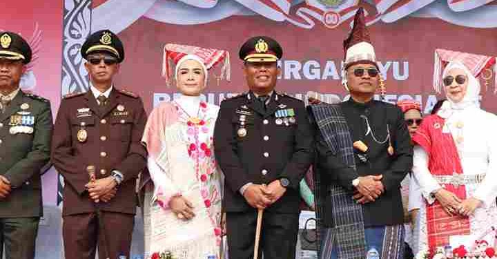 Kapolres Simalungun Didampingi Ketua Bhayangkari Hadiri Upacara HUT RI ke-80 dengan Penuh Makna