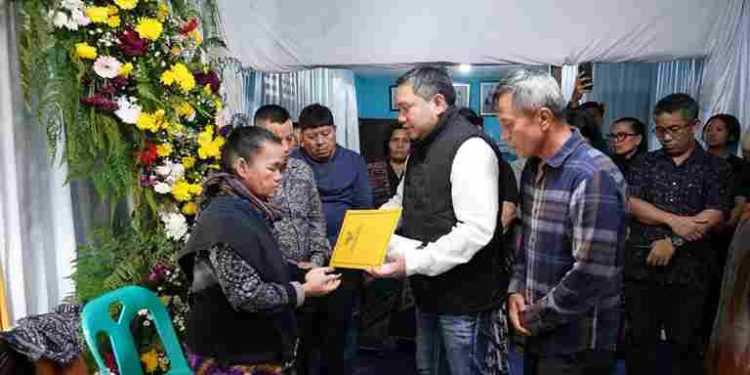 Bupati Franc Bernhard Tumanggor Sampaikan Duka Cita dan Belasungkawa atas Meninggalnya St JH Manik