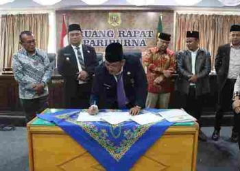 Pemkab dan DPRD Dairi Tandatangani Nota Kesepakatan Perubahan KUA PPAS TA 2025