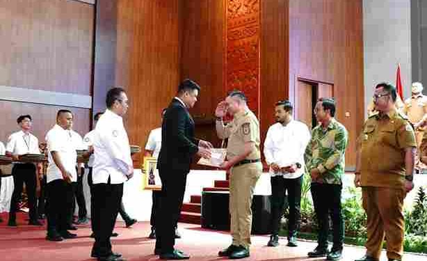 Bupati Pakpak Bharat Terima Apresiasi Salah Satu Kabupaten UHC Prioritas Sumatera Utara