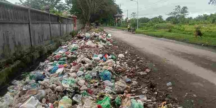 Miris, Areal Perkuburan Tionghoa Jadi Tempat Pembuangan Sampah, Warga Minta Pemkab Asahan Segera Menutup