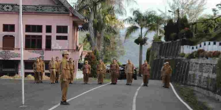 Sekretaris Daerah Pakpak Bharat Pimpin Apel Gabungan Awal Bulan