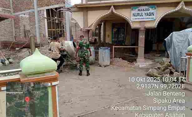 Babinsa Koramil 11/Simpang Empat Bersama Warga Gelar Gotroy Bangun Masjid Nurul Yaqin di Desa Sipaku Area