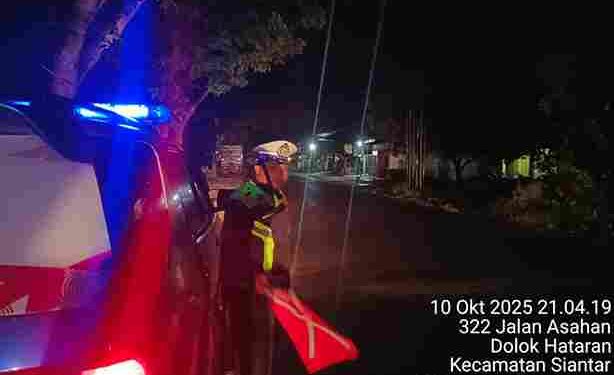 Tak Mengenal Hujan Sat Lantas Polres Simalungun Gelar Patroli Blue Light, Tekan Pelanggaran dan Kecelakaan Lalu Lintas di Malam Hari