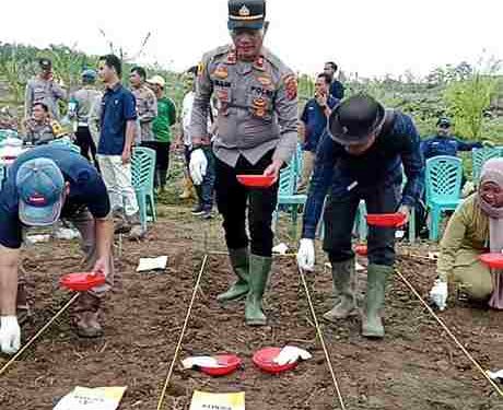 Penanaman Ketahanan Pangan Jagung Nasional, Polsek Bosar Maligas Sigap Penuh Semangat Dalam Pelaksanaannya