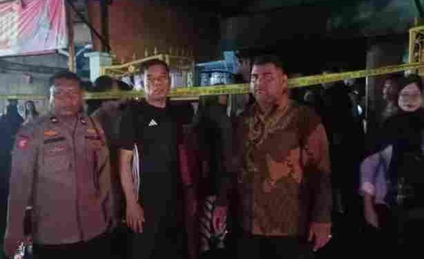 Reaksi Cepat : Kapolsek Bangun AKP Radiaman Simarmata Pimpin Evakuasi dan Pemadaman Rumah Terbakar di Nagori Bangun