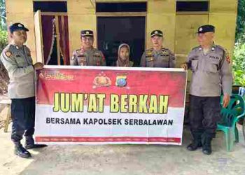 Sebagai Bentuk Kepedulian Sosial Polri, Polsek Serbelawan Gelar Jumat Curhat dan Jumat Berkah, Sambangi Warga Sekaligus Bagikan Sembako di Kelurahan Aman Sari