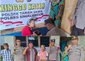 Peduli Terhadap Masyarakat, Polsek Tanah Jawa Salurkan Bantuan Sembako Melalui Program Minggu Kasih