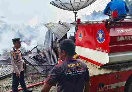Kebakaran Bengkel Motor Hanguskan Satu Rumah, Respon Cepat Polres Simalungun Langsung Evakuasi Korban dan Amankan di TKP