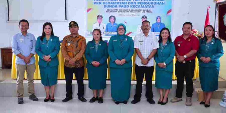 Ketua TP PKK Dairi Lantik Ketua TP PKK dan Bunda PAUD Kecamatan