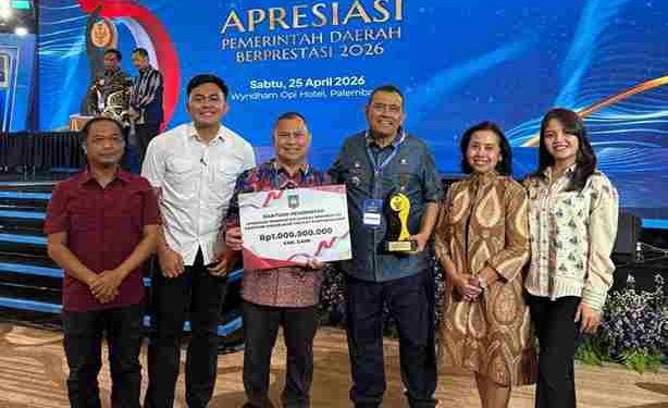 Vickner Sinaga Raih Penghargaan dari Kemendagri, Bawa Pulang Rp1 Miliar